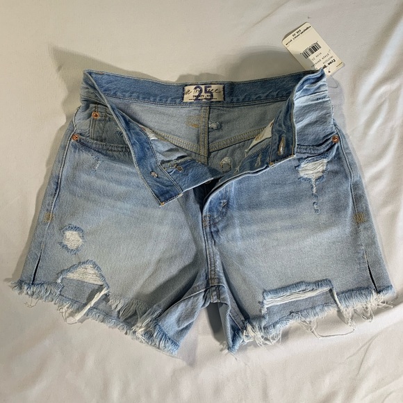 Cute blue jeans shorts. - Picture 4 of 4